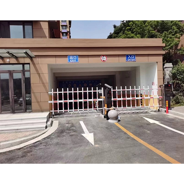 學(xué)校大門(mén)車(chē)牌識(shí)別道閘
